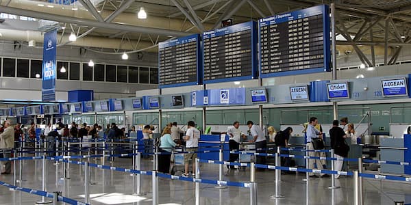Τα γραφεία check-in στο Διεθνές Αεροδρόμιο Αθηνών