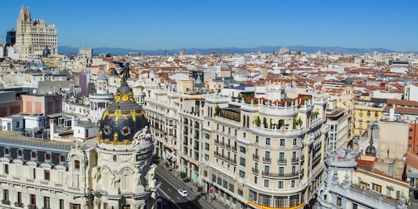Η θέα του κέντρου της Μαδρίτης από την αρχή της Gran via.