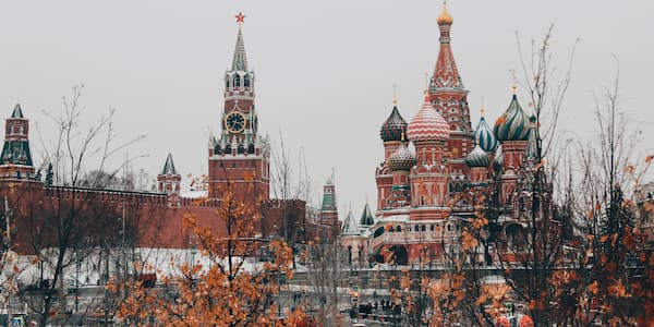 Το Κρεμλίνο της Μόσχας σε μία χιονισμένη μέρα.