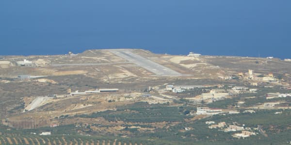 Αεροφωτογραφία του αεροδρομίου της Σητείας στην Κρήτη.