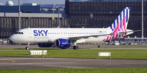 Ένα νέο A320NEO της SKY Express στο αεροδρόμιο του Ανόβερου.