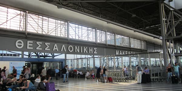 Η είσοδος του τερματικού αναχωρήσεων του αεροδρομίου Θεσσαλονίκης.